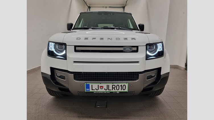2025 Rabljena vozila Land Rover Defender 110 Fuji White D250 AWD AUTOMATIC MHEV X-DYNAMIC SE 