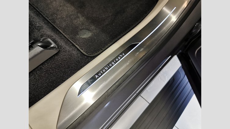 2024 認定中古車 Land Rover Range Rover アイガーグレイ P550 AWD PHEV（AT） スタンダードホイールベース Autobiography