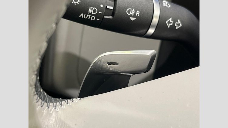 2023 認定中古車 Land Rover Range Rover Velar オストゥーニパールホワイト D200マイルドハイブリッド（ディーゼル） Standard Wheelbase Dynamic SE