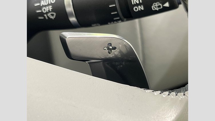 2023 認定中古車 Land Rover Range Rover Velar オストゥーニパールホワイト D200マイルドハイブリッド（ディーゼル） Standard Wheelbase Dynamic SE