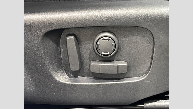 2023 認定中古車 Land Rover Range Rover Velar オストゥーニパールホワイト D200マイルドハイブリッド（ディーゼル） Standard Wheelbase Dynamic SE