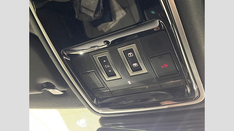 2023 認定中古車 Land Rover Range Rover Velar オストゥーニパールホワイト D200マイルドハイブリッド（ディーゼル） Standard Wheelbase Dynamic SE