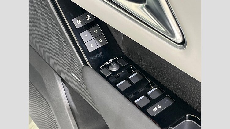 2023 認定中古車 Land Rover Range Rover Velar オストゥーニパールホワイト D200マイルドハイブリッド（ディーゼル） Standard Wheelbase Dynamic SE