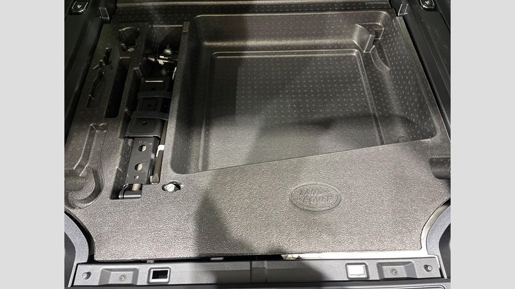 2024 認定中古車 Land Rover Defender 110 シリコンシルバー D350 ディーゼルマイルドハイブリッド X-Dynamic SE