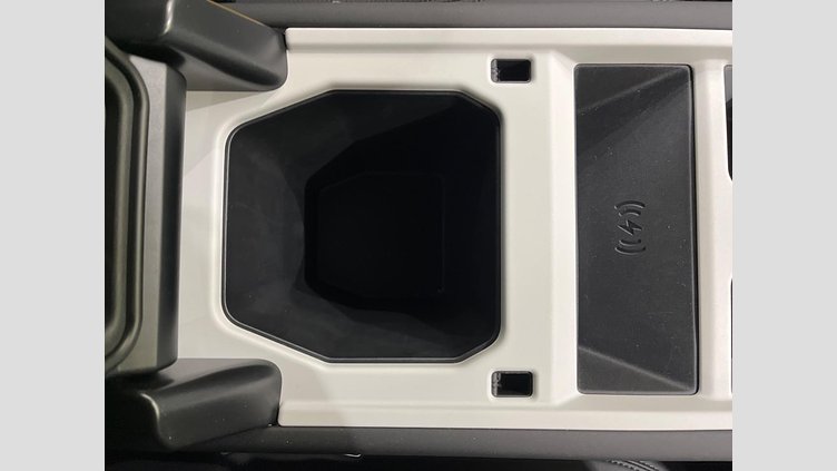 2024 認定中古車 Land Rover Defender 110 シリコンシルバー D350 ディーゼルマイルドハイブリッド X-Dynamic SE