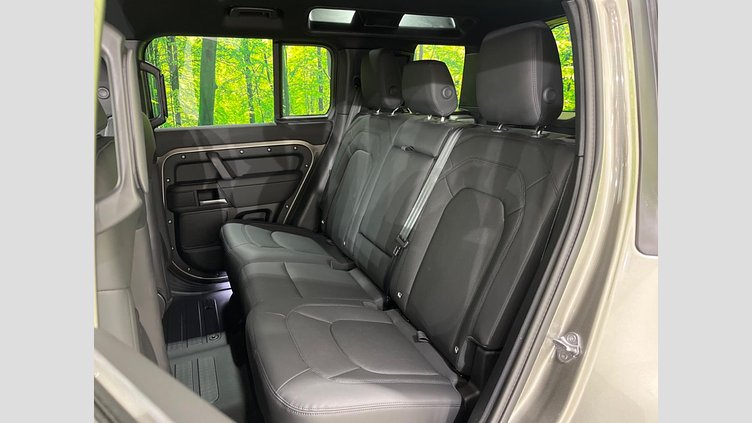 2024 認定中古車 Land Rover Defender 110 シリコンシルバー D350 ディーゼルマイルドハイブリッド X-Dynamic SE