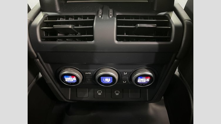 2024 認定中古車 Land Rover Defender 110 シリコンシルバー D350 ディーゼルマイルドハイブリッド X-Dynamic SE