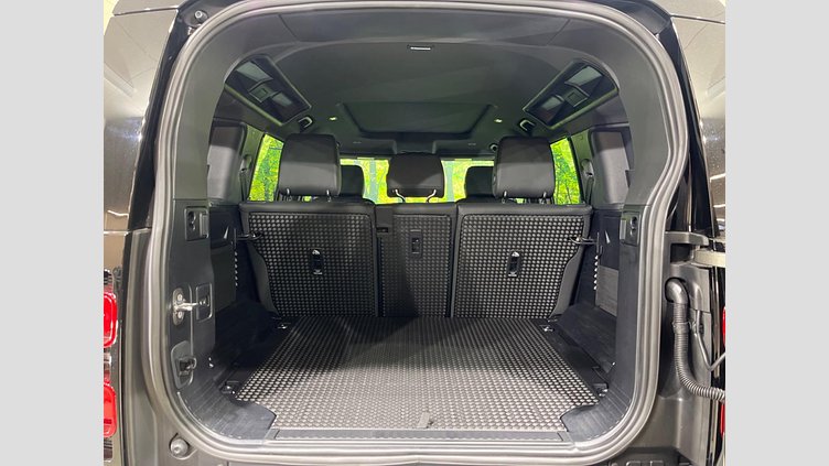 2024 認定中古車 Land Rover Defender 110 シリコンシルバー D350 ディーゼルマイルドハイブリッド X-Dynamic SE