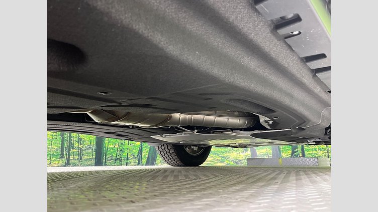 2024 認定中古車 Land Rover Defender 110 シリコンシルバー D350 ディーゼルマイルドハイブリッド X-Dynamic SE