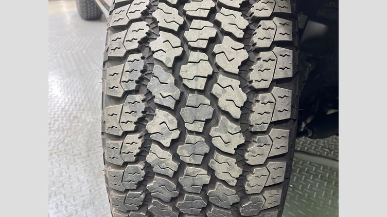 2024 認定中古車 Land Rover Defender 110 シリコンシルバー D350 ディーゼルマイルドハイブリッド X-Dynamic SE