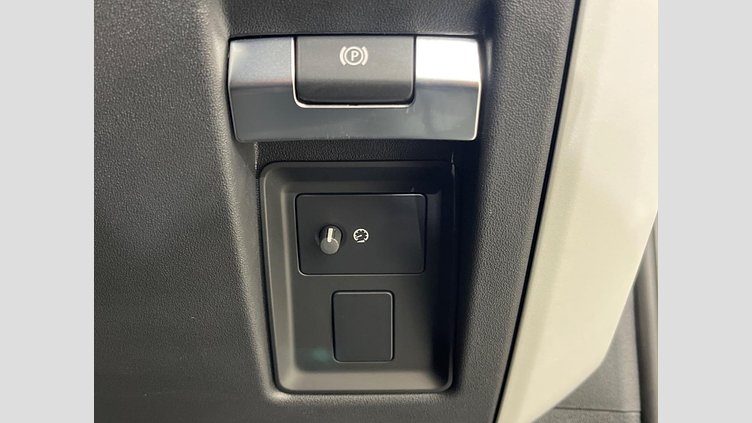 2024 認定中古車 Land Rover Defender 110 シリコンシルバー D350 ディーゼルマイルドハイブリッド X-Dynamic SE