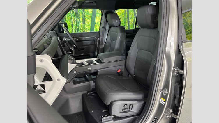 2024 認定中古車 Land Rover Defender 110 シリコンシルバー D350 ディーゼルマイルドハイブリッド X-Dynamic SE