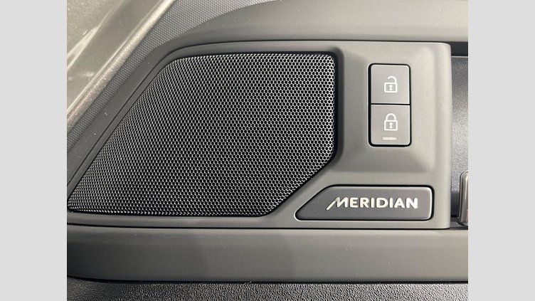 2024 認定中古車 Land Rover Defender 110 シリコンシルバー D350 ディーゼルマイルドハイブリッド X-Dynamic SE