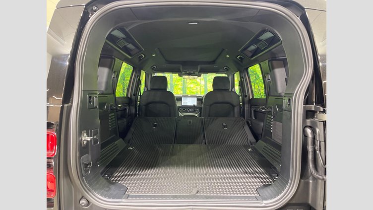 2024 認定中古車 Land Rover Defender 110 シリコンシルバー D350 ディーゼルマイルドハイブリッド X-Dynamic SE