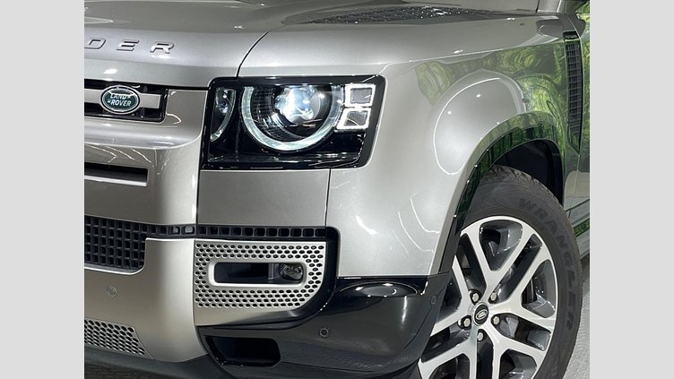 2024 認定中古車 Land Rover Defender 110 シリコンシルバー D350 ディーゼルマイルドハイブリッド X-Dynamic SE