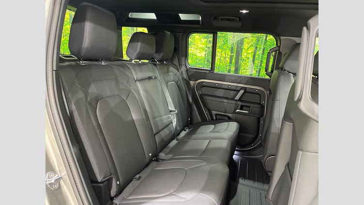 2024 認定中古車 Land Rover Defender 110 シリコンシルバー D350 ディーゼルマイルドハイブリッド X-Dynamic SE