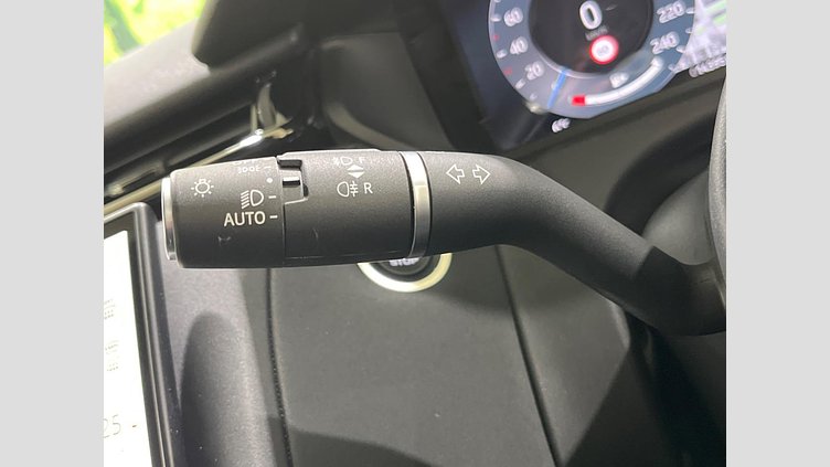 2023 認定中古車 Land Rover Range Rover Velar ヴァレジネブルー P400eプラグインハイブリッド（ガソリン） Standard Wheelbase Dynamic HSE