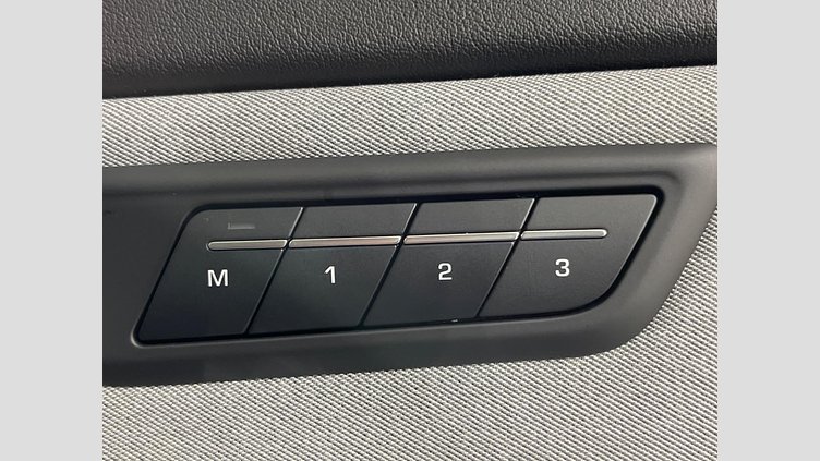 2024 認定中古車 Jaguar E-Pace カルパチアングレイ D200マイルドハイブリッド（ディーゼル） R-DYNAMIC SE