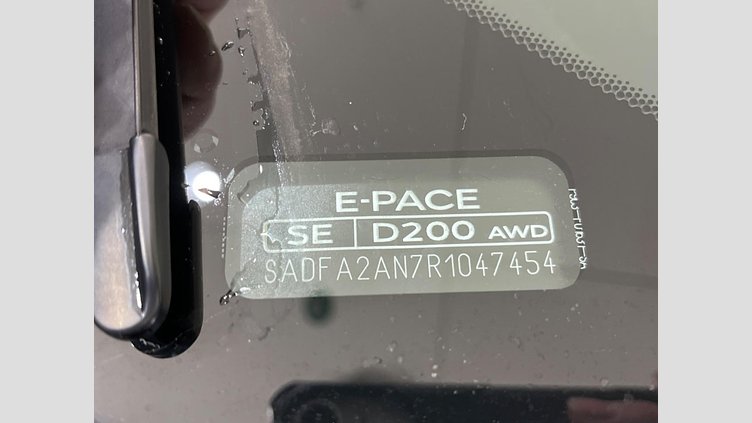 2024 認定中古車 Jaguar E-Pace カルパチアングレイ D200マイルドハイブリッド（ディーゼル） R-DYNAMIC SE