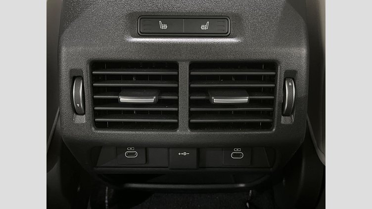 2024 認定中古車 Jaguar E-Pace カルパチアングレイ D200マイルドハイブリッド（ディーゼル） R-DYNAMIC SE