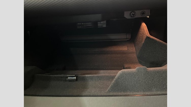 2024 認定中古車 Land Rover Discovery Sport ハクバシルバー D200マイルドハイブリッド（ディーゼル） 標準ホイール DYNAMIC SE