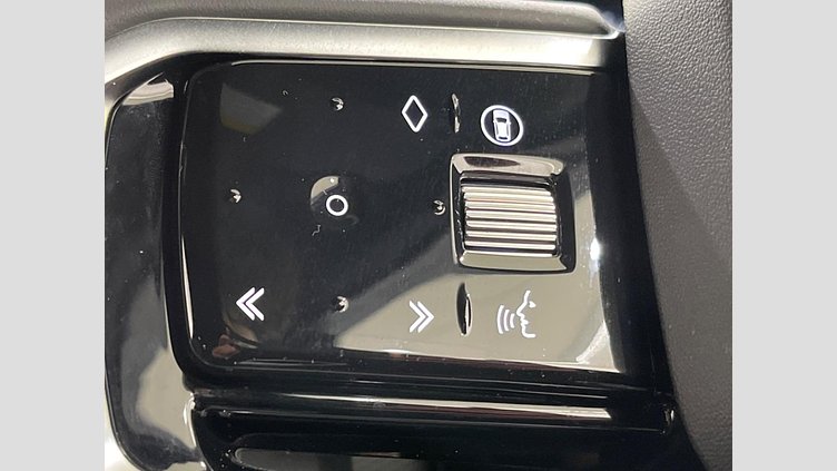 2024 認定中古車 Land Rover Discovery Sport ハクバシルバー D200マイルドハイブリッド（ディーゼル） 標準ホイール DYNAMIC SE