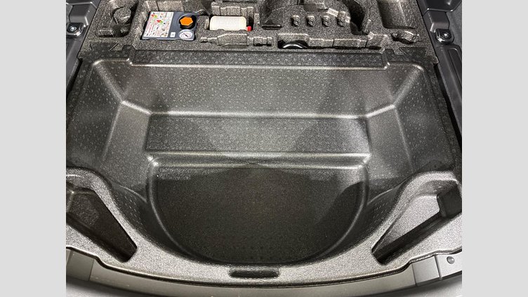 2024 認定中古車 Land Rover Discovery Sport ハクバシルバー D200マイルドハイブリッド（ディーゼル） 標準ホイール DYNAMIC SE