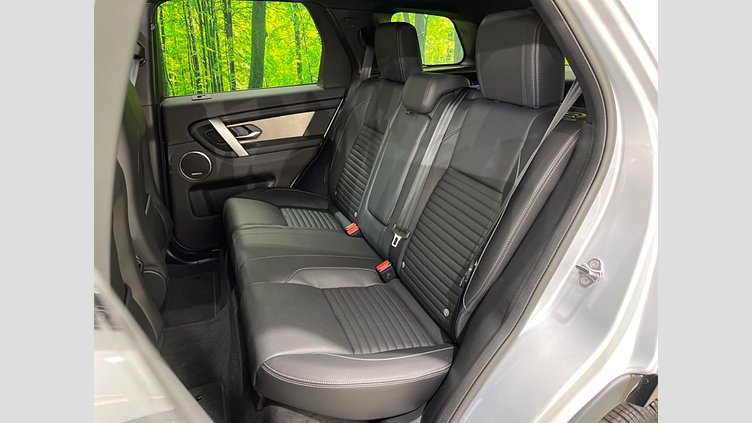 2024 認定中古車 Land Rover Discovery Sport ハクバシルバー D200マイルドハイブリッド（ディーゼル） 標準ホイール DYNAMIC SE