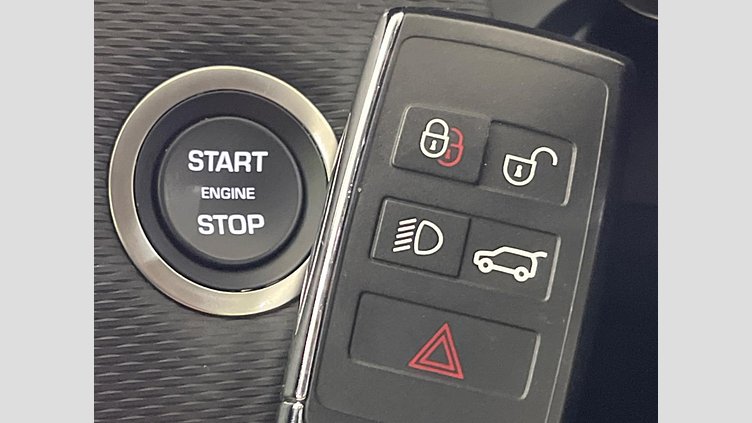 2024 認定中古車 Land Rover Discovery Sport ハクバシルバー D200マイルドハイブリッド（ディーゼル） 標準ホイール DYNAMIC SE