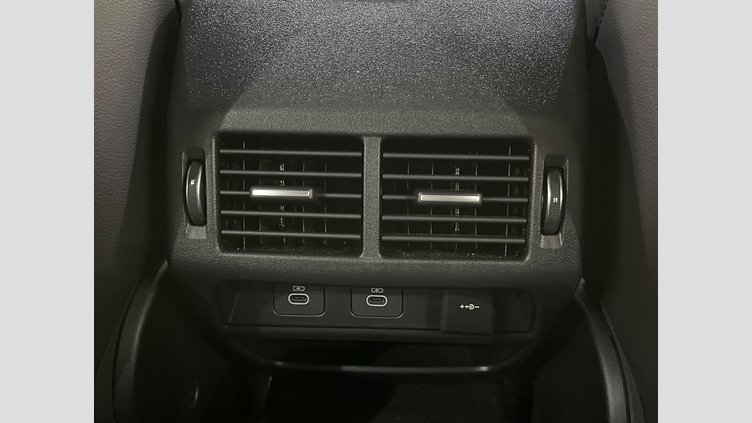 2024 認定中古車 Land Rover Discovery Sport ハクバシルバー D200マイルドハイブリッド（ディーゼル） 標準ホイール DYNAMIC SE