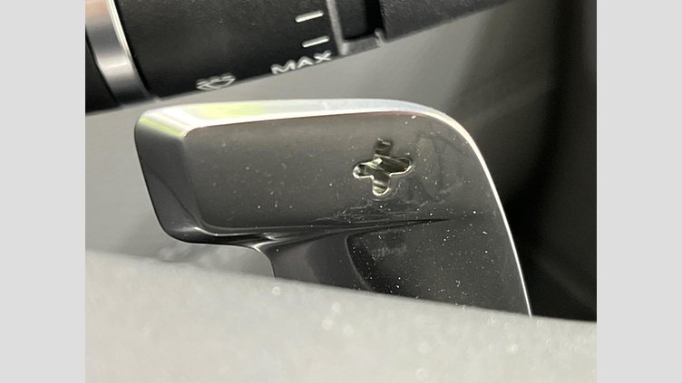 2024 認定中古車 Land Rover Discovery Sport ハクバシルバー D200マイルドハイブリッド（ディーゼル） 標準ホイール DYNAMIC SE