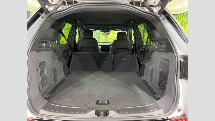 2024 認定中古車 Land Rover Discovery Sport ハクバシルバー D200マイルドハイブリッド（ディーゼル） 標準ホイール DYNAMIC SE