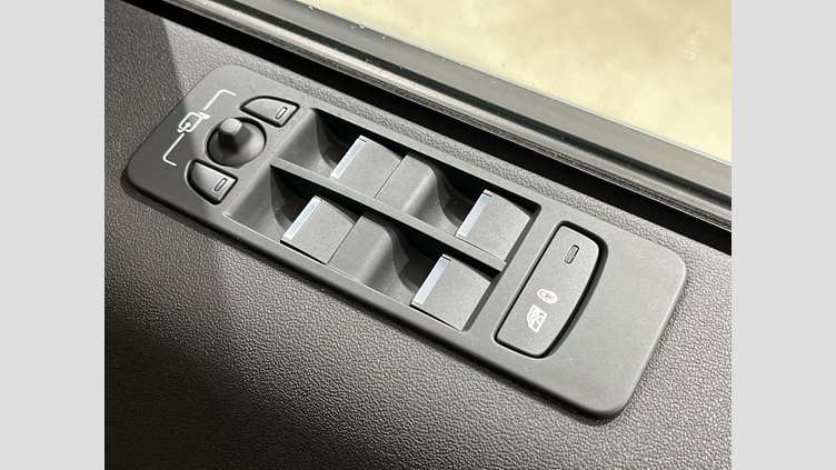 2024 認定中古車 Land Rover Discovery Sport ハクバシルバー D200マイルドハイブリッド（ディーゼル） 標準ホイール DYNAMIC SE