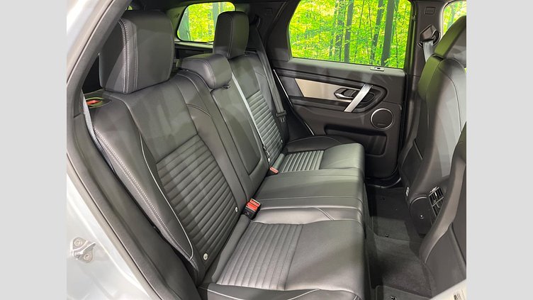 2024 認定中古車 Land Rover Discovery Sport ハクバシルバー D200マイルドハイブリッド（ディーゼル） 標準ホイール DYNAMIC SE