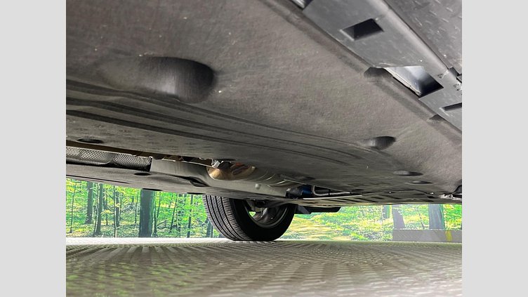 2024 認定中古車 Land Rover Discovery Sport ハクバシルバー D200マイルドハイブリッド（ディーゼル） 標準ホイール DYNAMIC SE