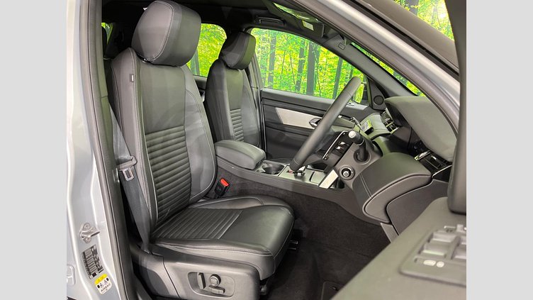 2024 認定中古車 Land Rover Discovery Sport ハクバシルバー D200マイルドハイブリッド（ディーゼル） 標準ホイール DYNAMIC SE