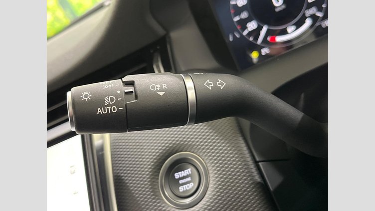 2024 認定中古車 Land Rover Discovery Sport ハクバシルバー D200マイルドハイブリッド（ディーゼル） 標準ホイール DYNAMIC SE