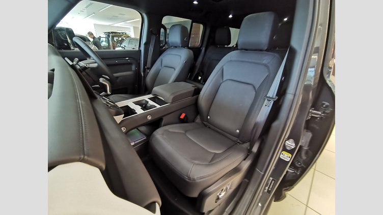 2025 認定中古車 Land Rover Defender 130 カルパチアングレイ D350 ディーゼルマイルドハイブリッド X-Dynamic SE