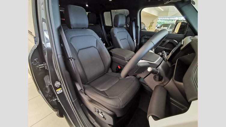 2025 認定中古車 Land Rover Defender 130 カルパチアングレイ D350 ディーゼルマイルドハイブリッド X-Dynamic SE