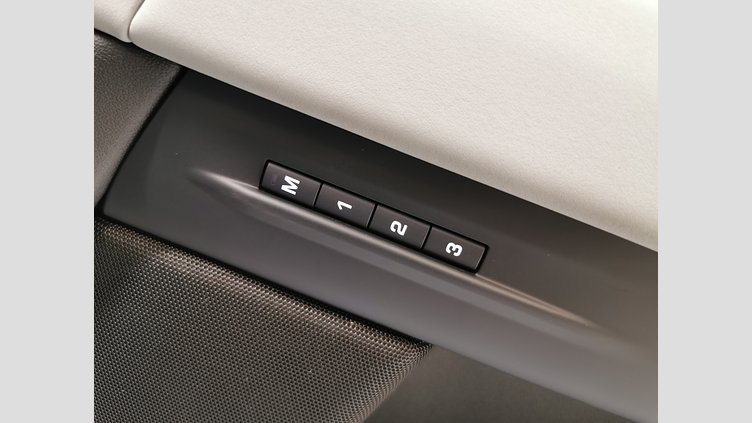 2024 認定中古車 Land Rover Range Rover Evoque ソウルパールシルバー D200マイルドハイブリッド（ディーゼル） Standard Wheelbase DYNAMIC SE