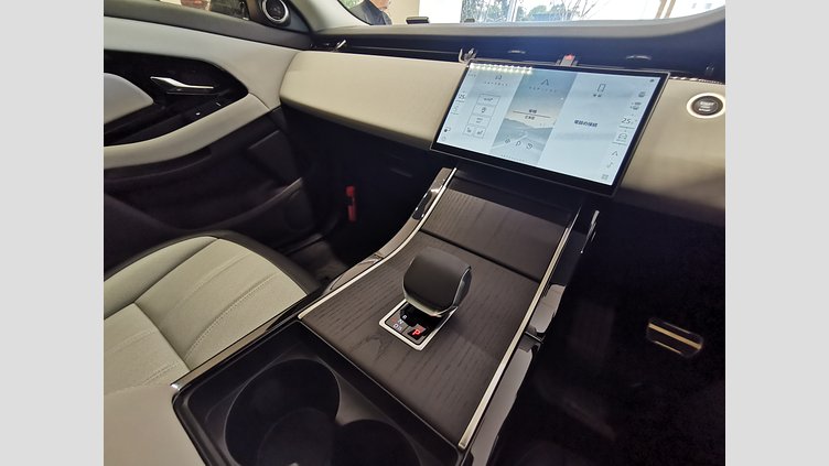 2024 認定中古車 Land Rover Range Rover Evoque ソウルパールシルバー D200マイルドハイブリッド（ディーゼル） Standard Wheelbase DYNAMIC SE