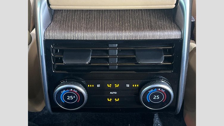 2024 認定中古車 Land Rover Range Rover シャラントグレイ D300 AWD MHEV（AT） スタンダードホイールベース Autobiography