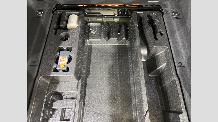 2023 認定中古車 Jaguar F-Pace Tourmaline Brown P550 AWD（オートマチック） SVR