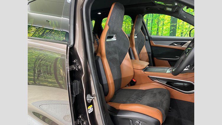 2023 認定中古車 Jaguar F-Pace Tourmaline Brown P550 AWD（オートマチック） SVR