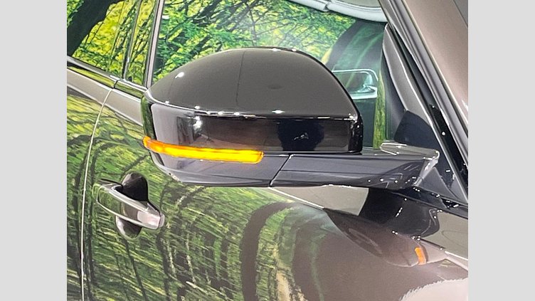 2023 認定中古車 Jaguar F-Pace Tourmaline Brown P550 AWD（オートマチック） SVR