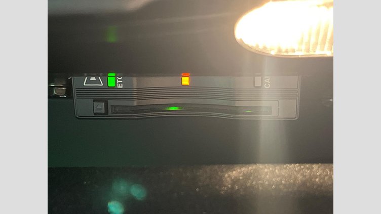 2023 認定中古車 Jaguar F-Pace Tourmaline Brown P550 AWD（オートマチック） SVR