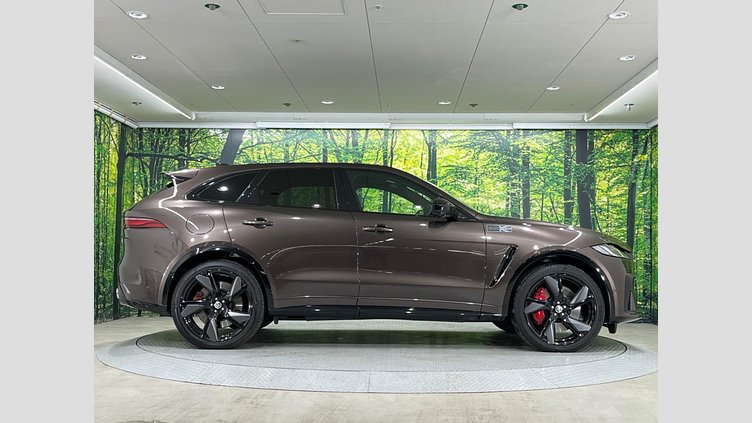 2023 認定中古車 Jaguar F-Pace Tourmaline Brown P550 AWD（オートマチック） SVR