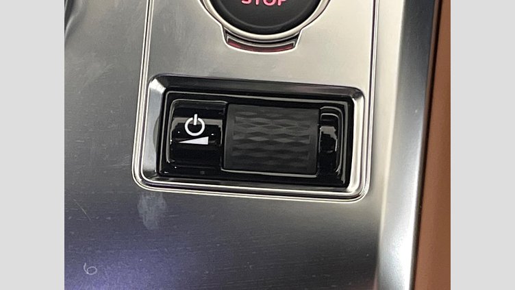 2023 認定中古車 Jaguar F-Pace Tourmaline Brown P550 AWD（オートマチック） SVR