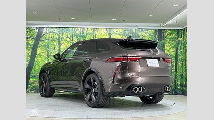 F-Pace 1