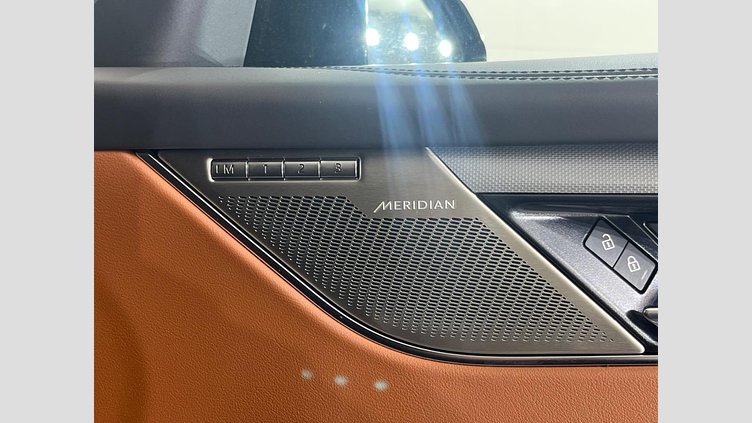 2023 認定中古車 Jaguar F-Pace Tourmaline Brown P550 AWD（オートマチック） SVR